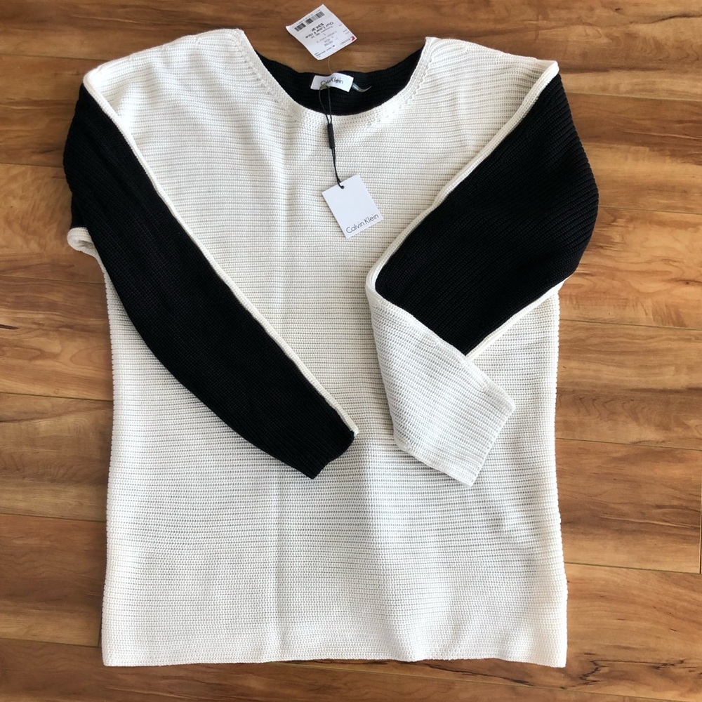 Calvin Klein Sweater size L NWT